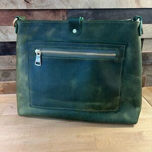 Chandler Leather Medium Taylor in Olive, like new.